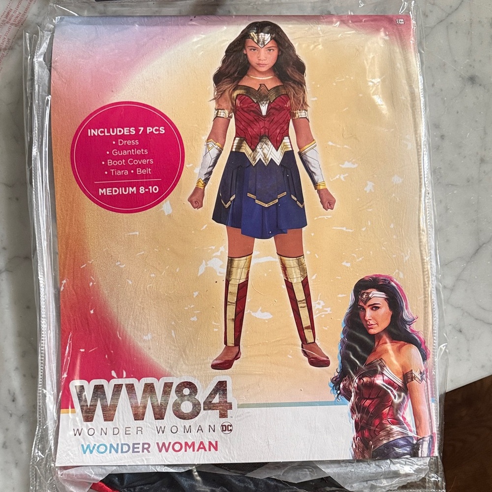 Wonder Woman costume girls 8-10. Never worn or unfolded. Brand new!